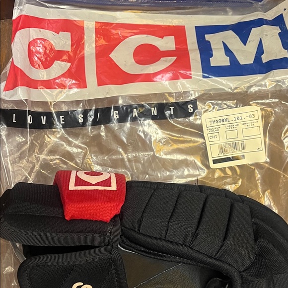 CCM Pro Guard Black and Red Hockey Gloves Boy’s 14” - Picture 11 of 11